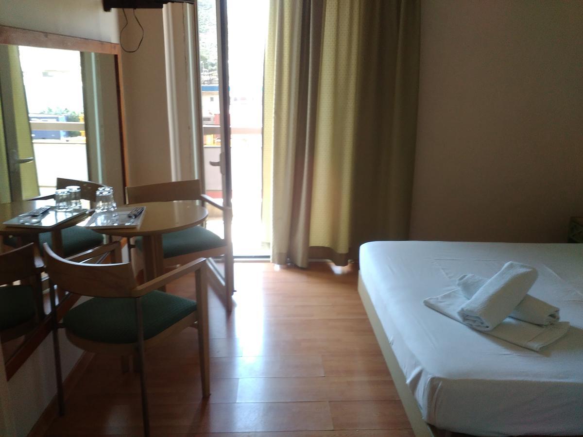 Glaros Hotel Skaramangás Buitenkant foto